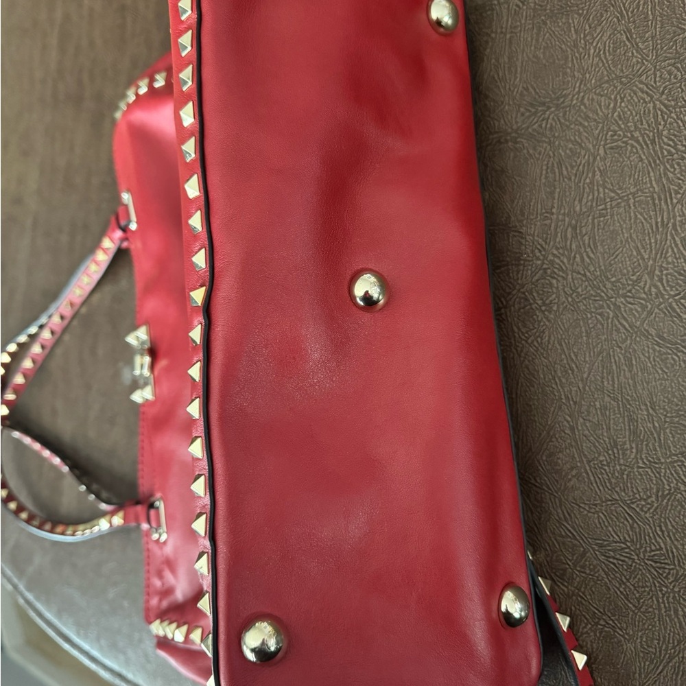 Valentino Garavani Rockstud Logo Leather Tote-Red - Picture 6 of 10